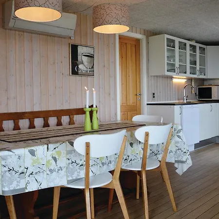 Nyaraló Three-bedroom Holiday In