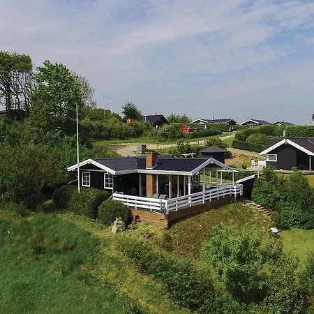 Three-bedroom Holiday In Lemvig